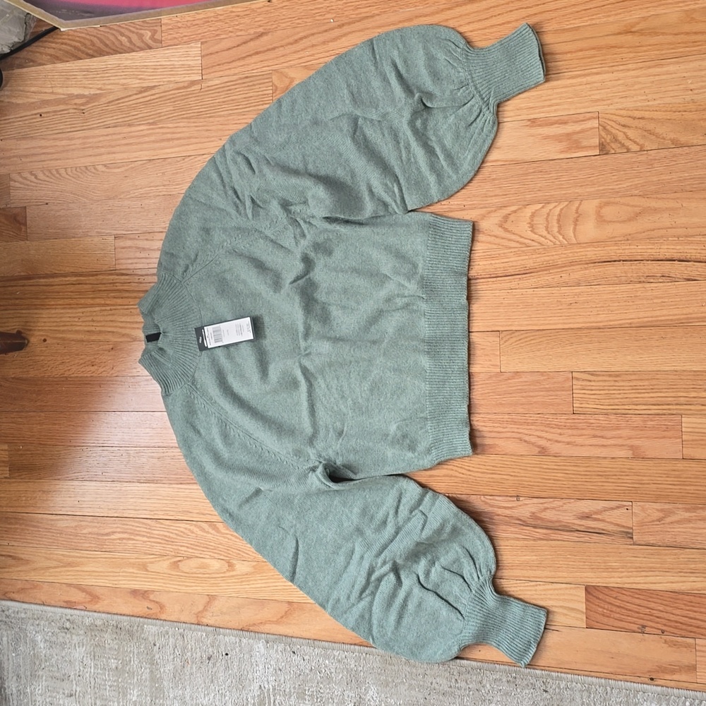 BCBG MaxAzria Crop Sweater Size XL